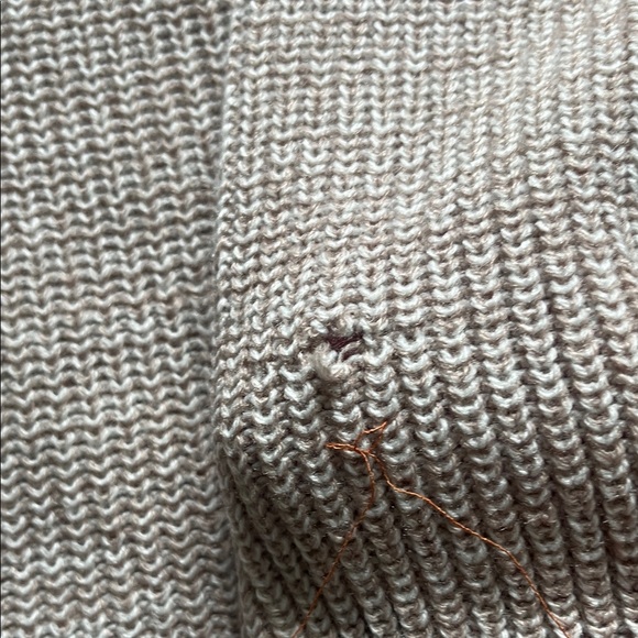 Hasting & Smith Women's Beige V-Neck Sweater - Picture 4 of 7